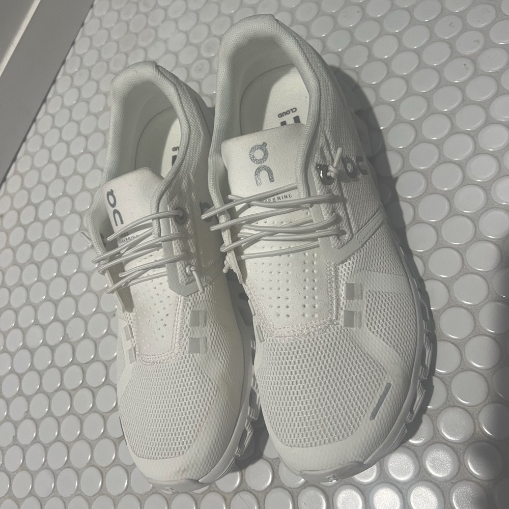 White Women’s On Cloud Sneaker